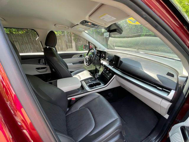 used 2024 Kia Carnival car, priced at $33,753