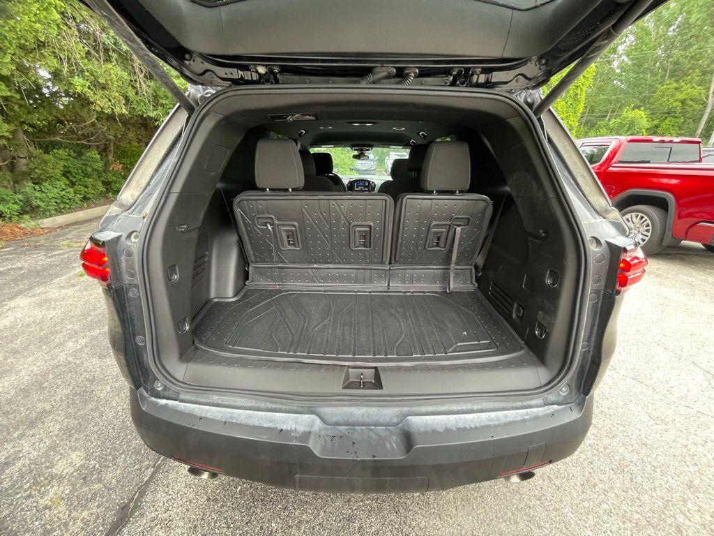 used 2023 Chevrolet Traverse car, priced at $32,549