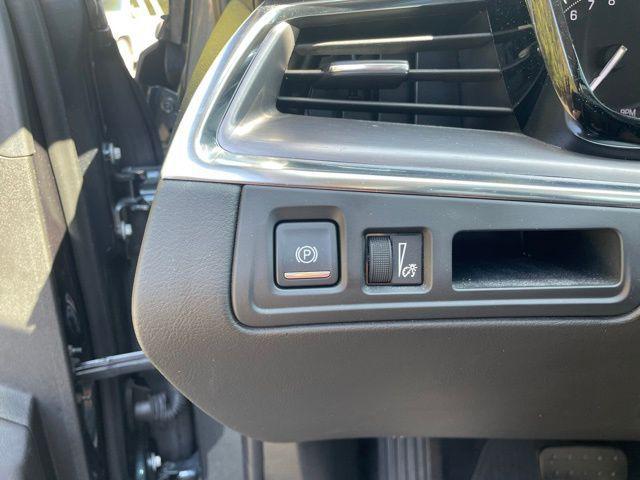 used 2019 Cadillac XT5 car, priced at $25,393