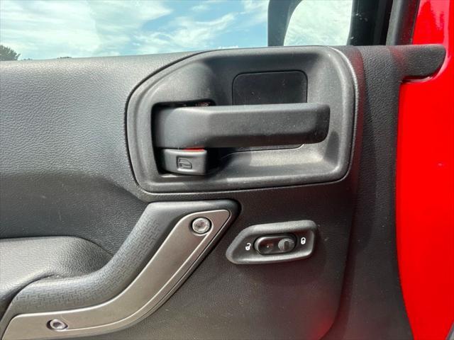 used 2015 Jeep Wrangler Unlimited car, priced at $15,453