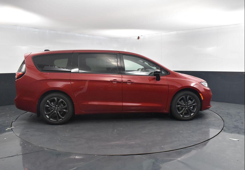 new 2026 Chrysler Pacifica car, priced at $47,283
