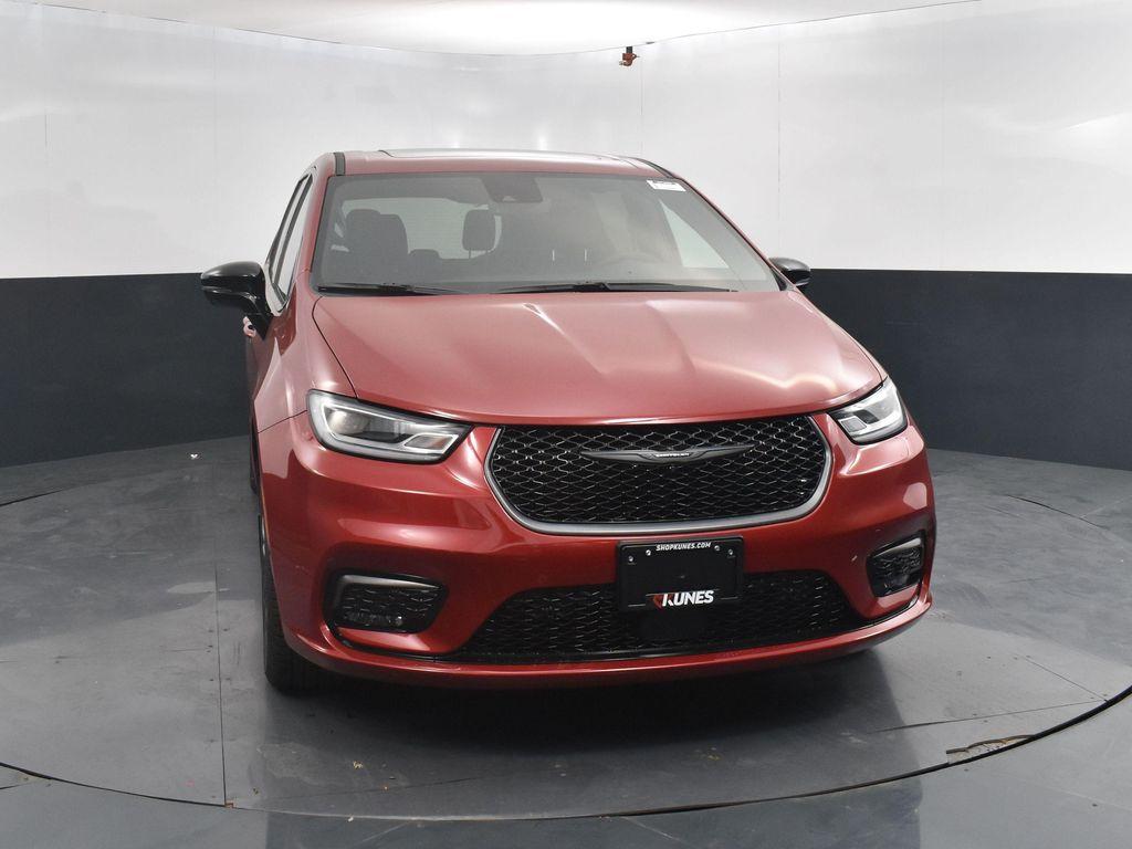 new 2026 Chrysler Pacifica car, priced at $47,283