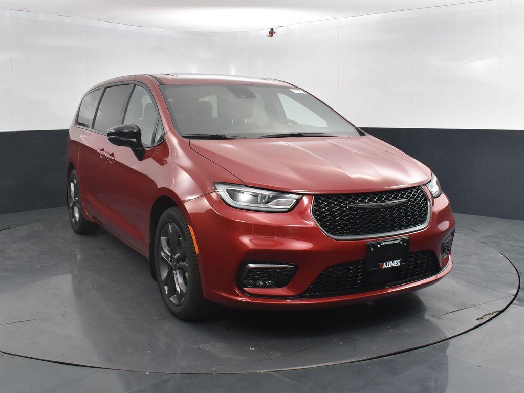 new 2026 Chrysler Pacifica car, priced at $47,283
