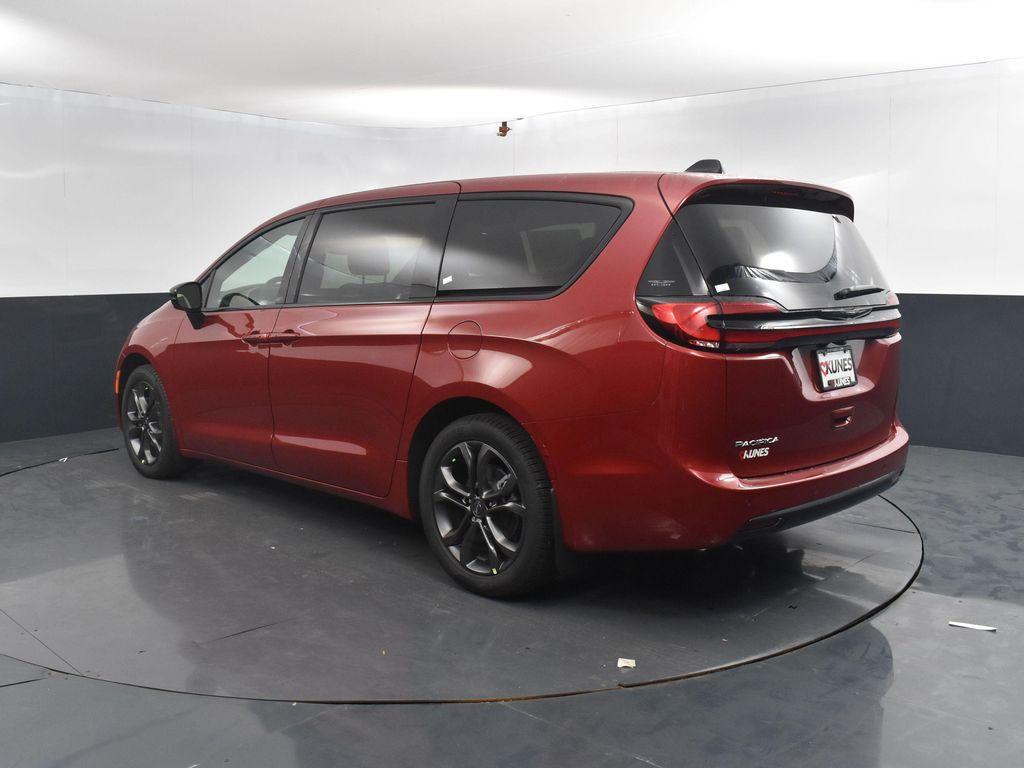 new 2026 Chrysler Pacifica car, priced at $47,283