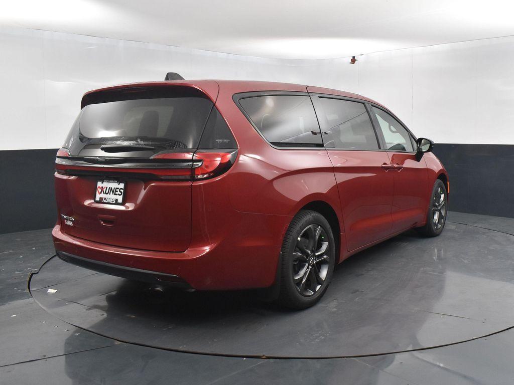 new 2026 Chrysler Pacifica car, priced at $47,283