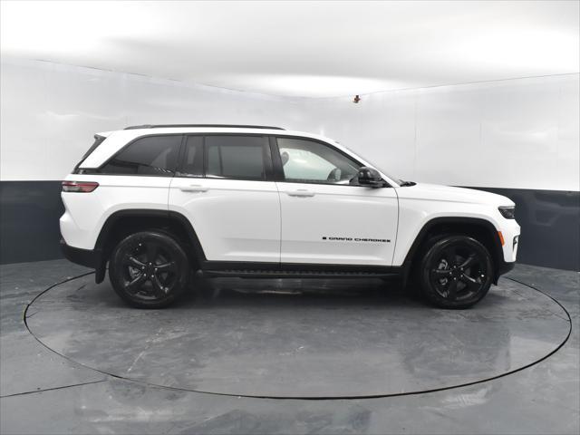 new 2025 Jeep Grand Cherokee car, priced at $45,555