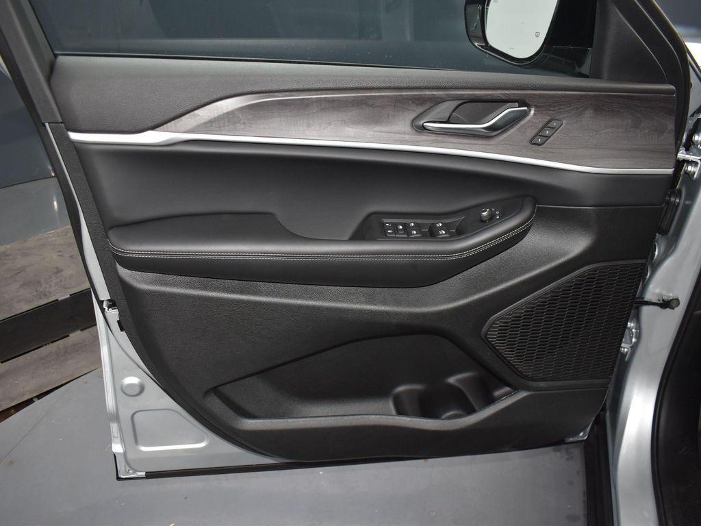 new 2025 Jeep Grand Cherokee L car, priced at $44,733