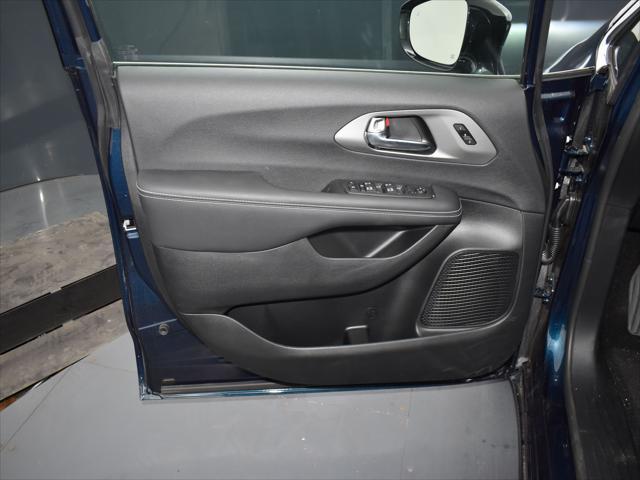 new 2025 Chrysler Pacifica car, priced at $44,668