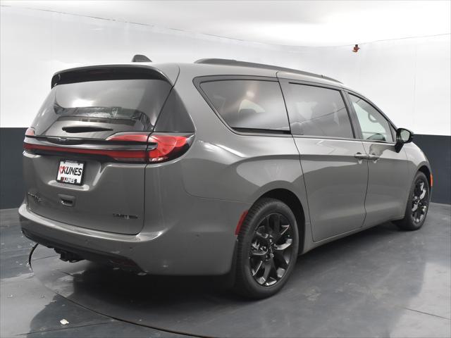 new 2024 Chrysler Pacifica car, priced at $48,926