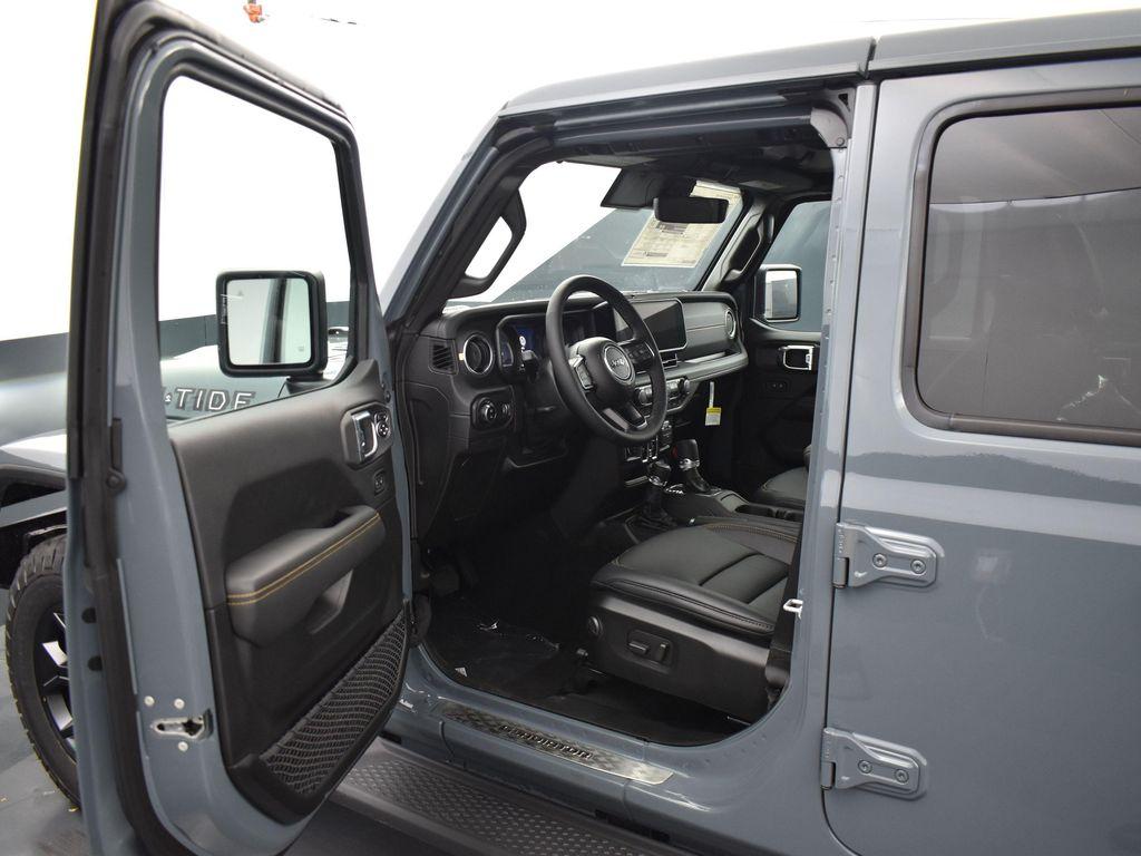 new 2025 Jeep Gladiator car, priced at $53,990