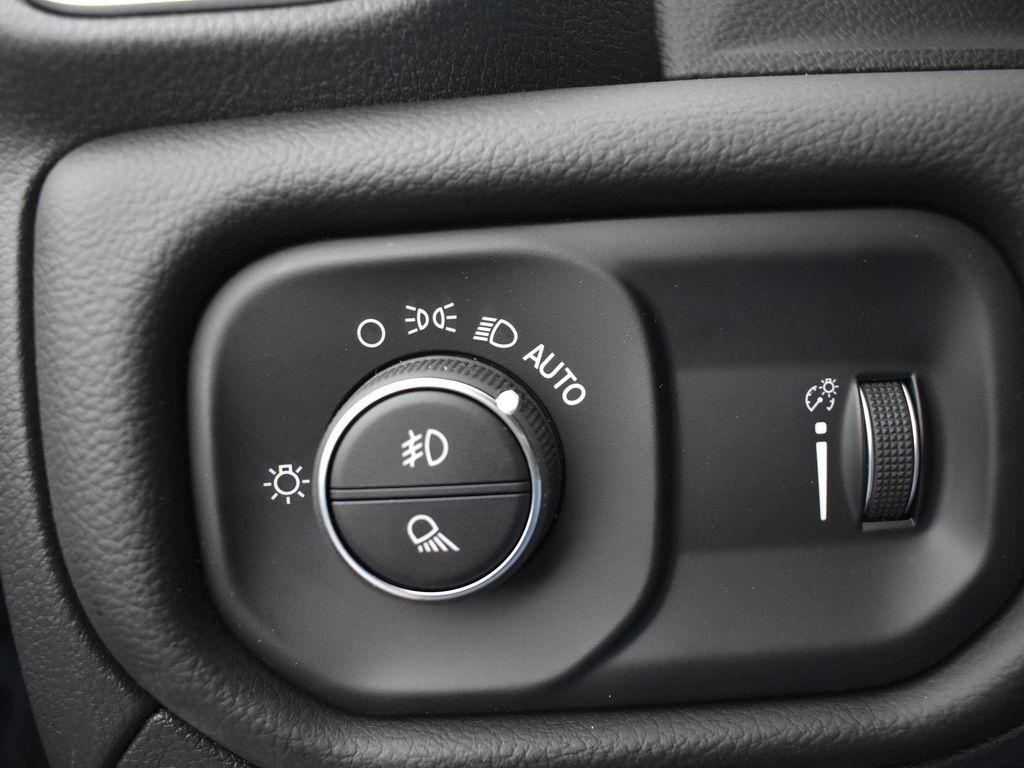 new 2025 Ram 1500 car, priced at $46,321