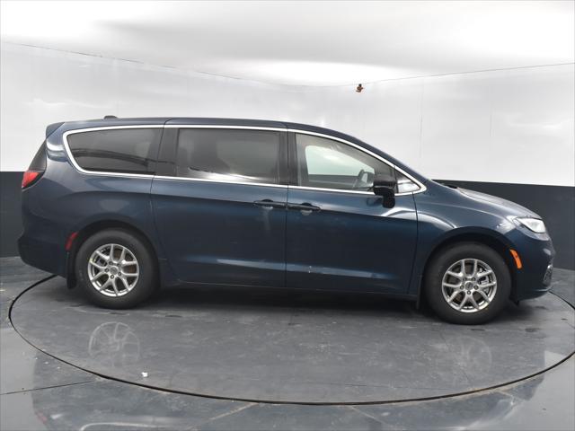 new 2025 Chrysler Pacifica car, priced at $40,727