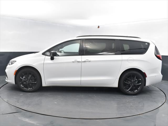 new 2024 Chrysler Pacifica car, priced at $50,217