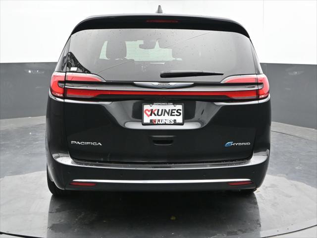 used 2023 Chrysler Pacifica Hybrid car