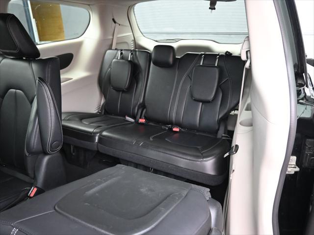 used 2023 Chrysler Pacifica Hybrid car