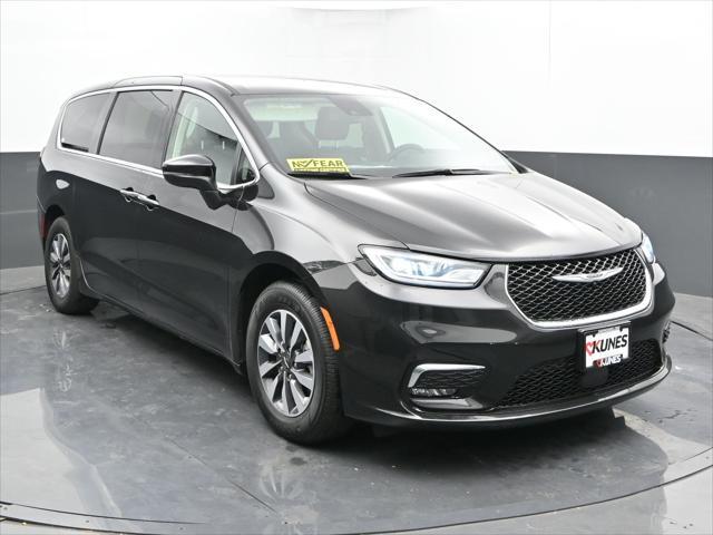 used 2023 Chrysler Pacifica Hybrid car, priced at $30,995