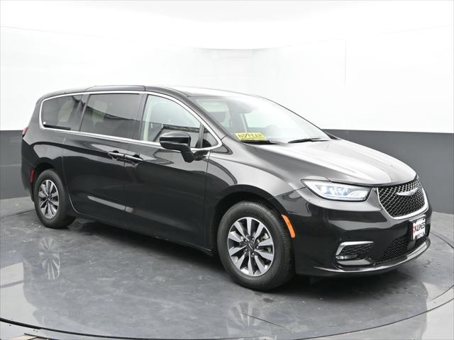 used 2023 Chrysler Pacifica Hybrid car