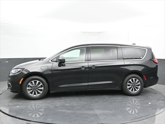 used 2023 Chrysler Pacifica Hybrid car