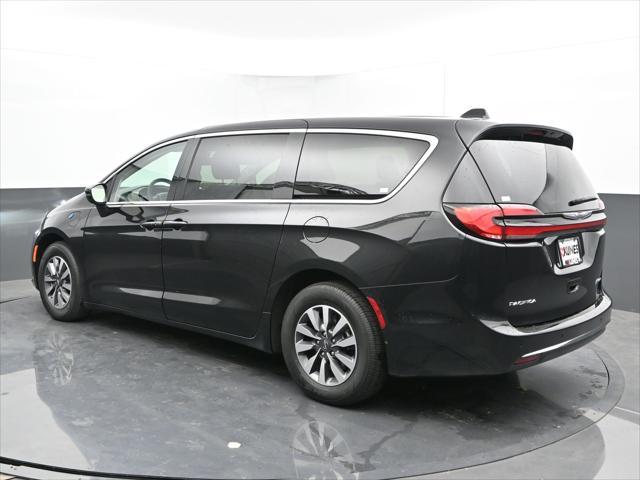 used 2023 Chrysler Pacifica Hybrid car