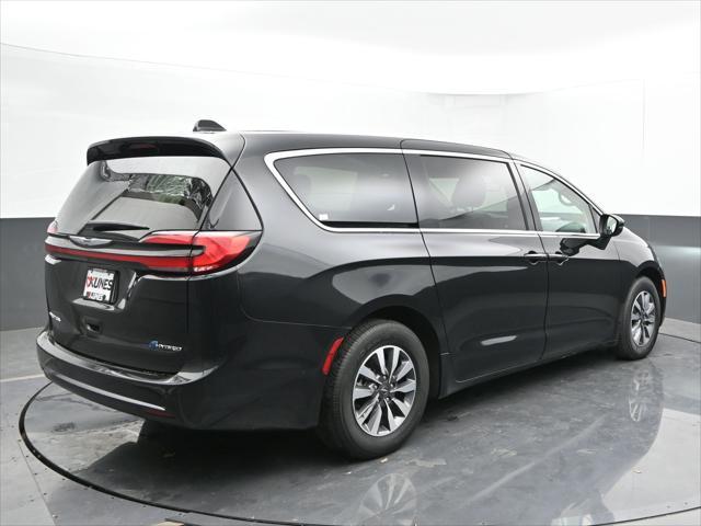 used 2023 Chrysler Pacifica Hybrid car