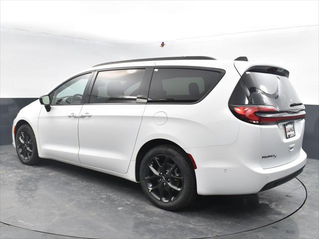 new 2024 Chrysler Pacifica car, priced at $42,578