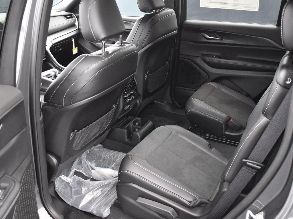 new 2025 Jeep Grand Cherokee L car, priced at $44,674
