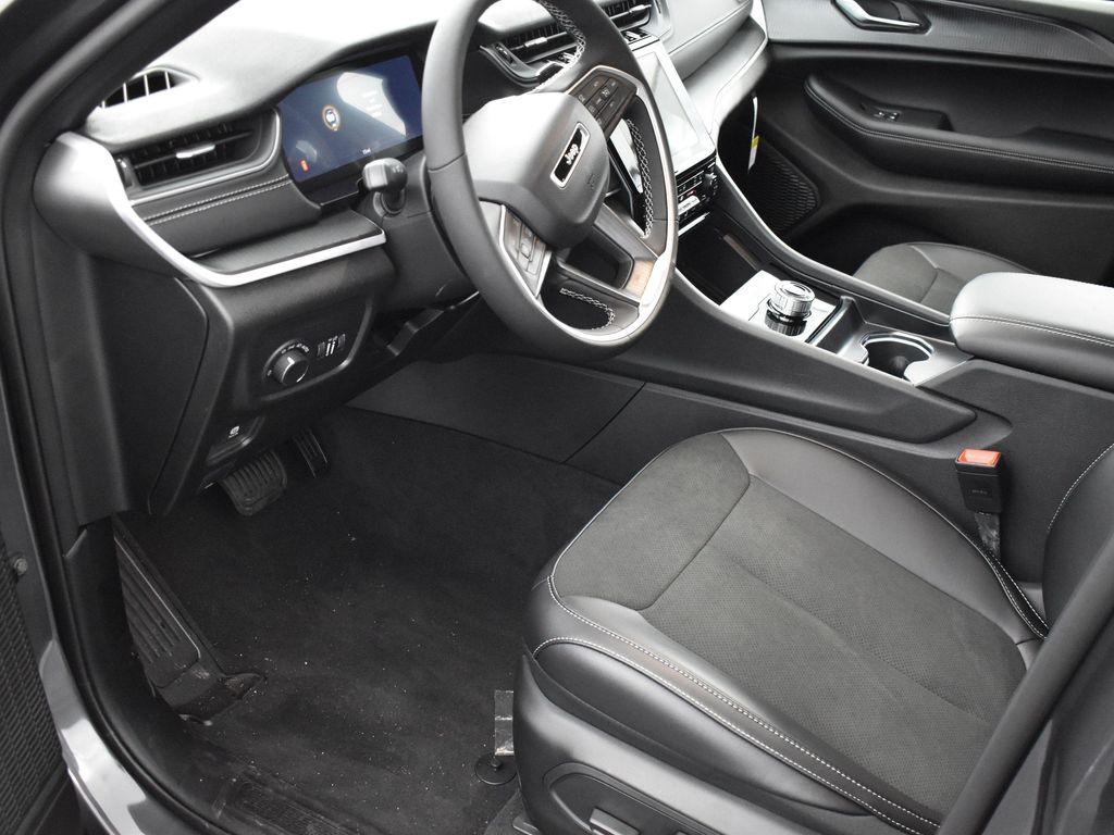 new 2025 Jeep Grand Cherokee L car, priced at $44,674