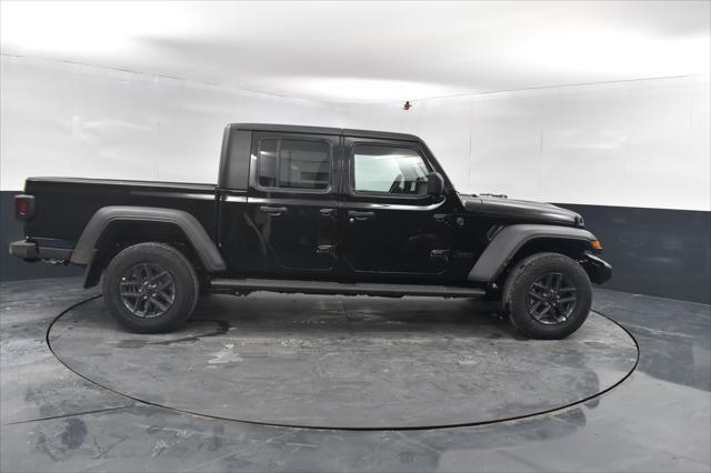 new 2025 Jeep Gladiator car, priced at $47,923