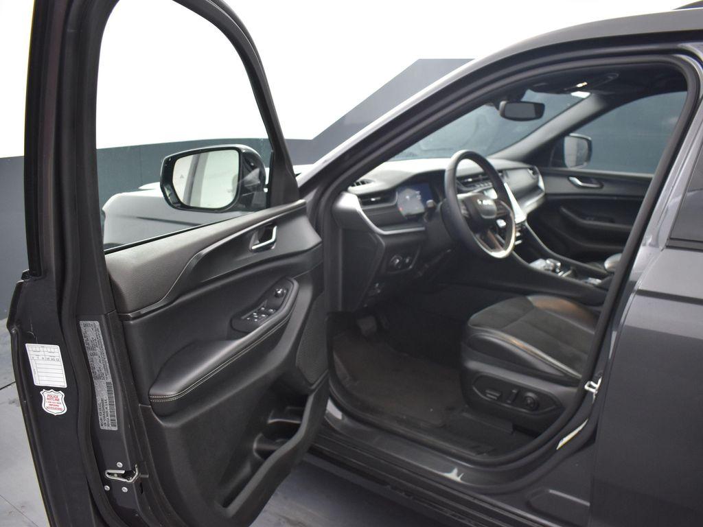 used 2024 Jeep Grand Cherokee L car, priced at $31,127