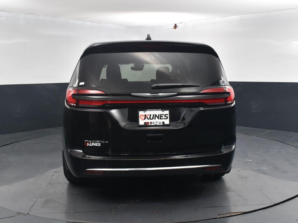 new 2025 Chrysler Pacifica car, priced at $39,647
