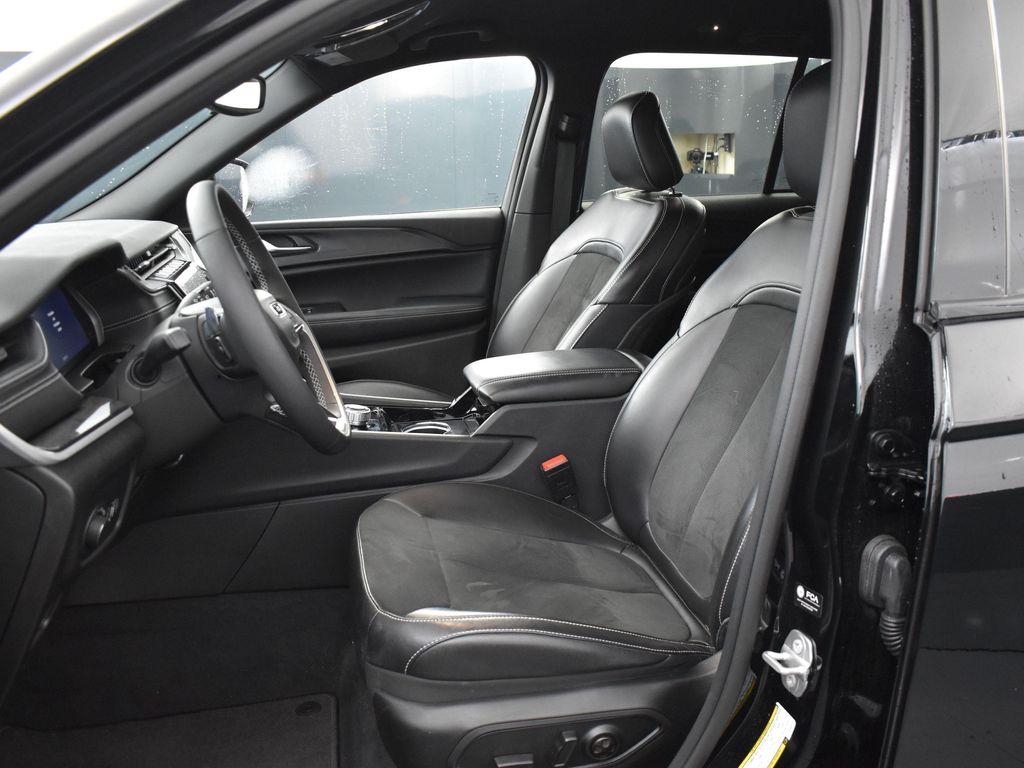 used 2023 Jeep Grand Cherokee car, priced at $33,110