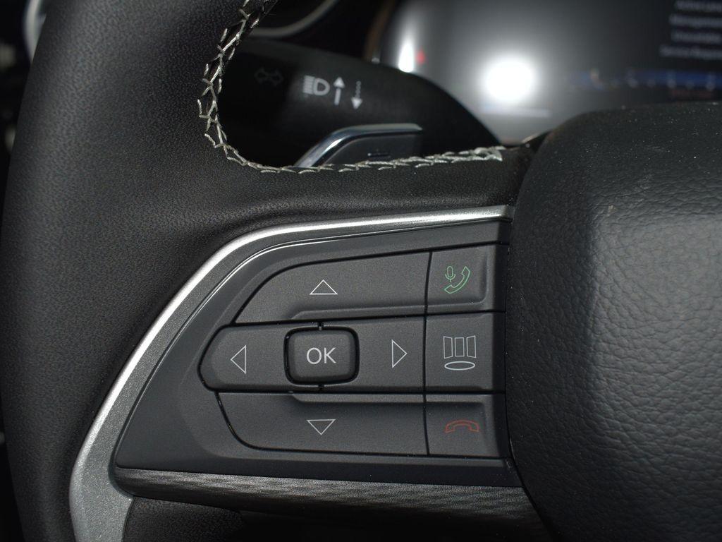 new 2025 Jeep Grand Cherokee car, priced at $40,690