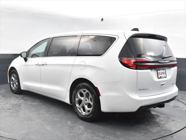 new 2024 Chrysler Pacifica car, priced at $43,776