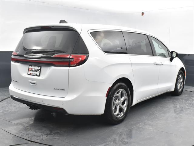 new 2024 Chrysler Pacifica car, priced at $44,276