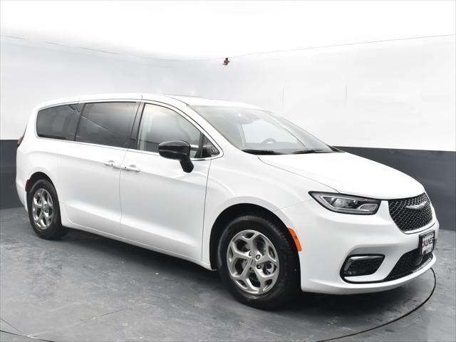 new 2024 Chrysler Pacifica car, priced at $46,026