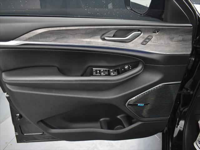 used 2022 Jeep Grand Cherokee car, priced at $40,467