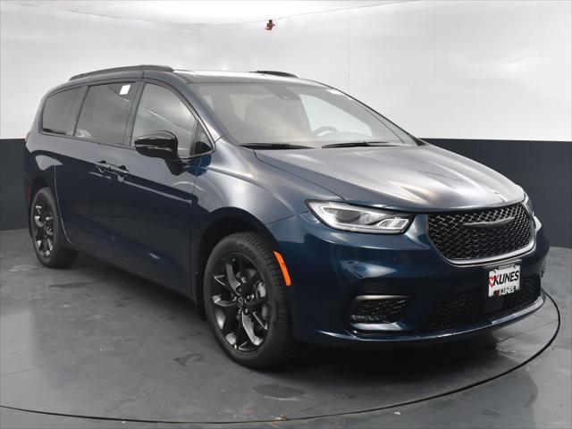 new 2025 Chrysler Pacifica car, priced at $59,152