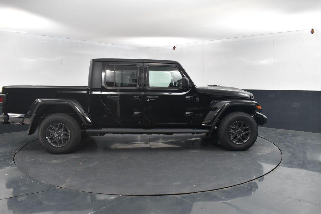new 2025 Jeep Gladiator car, priced at $47,604