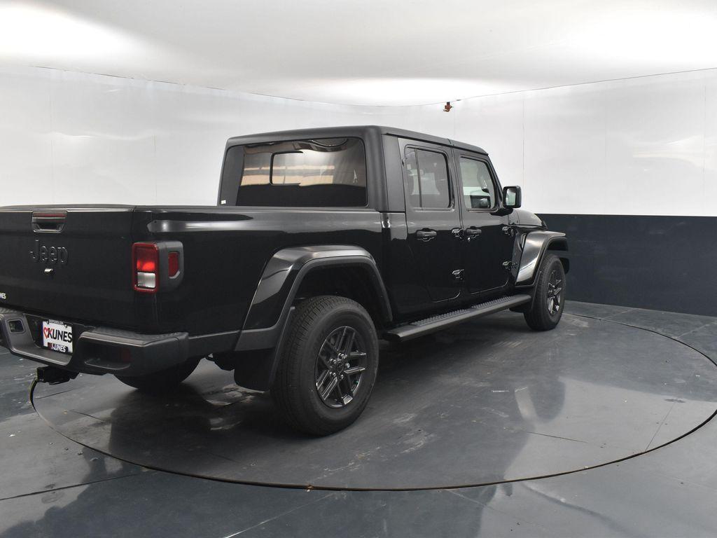 new 2025 Jeep Gladiator car, priced at $47,604