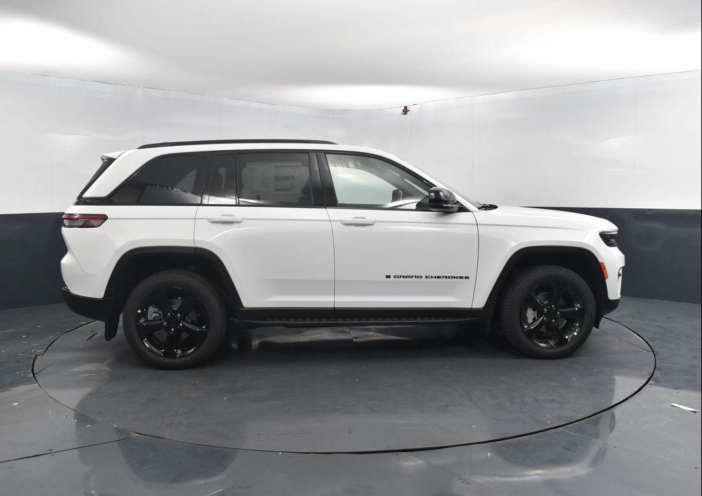 new 2025 Jeep Grand Cherokee car, priced at $50,444