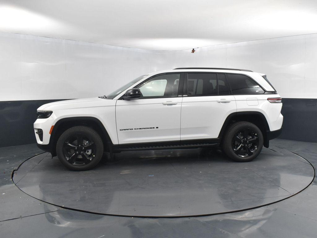 new 2025 Jeep Grand Cherokee car, priced at $50,444