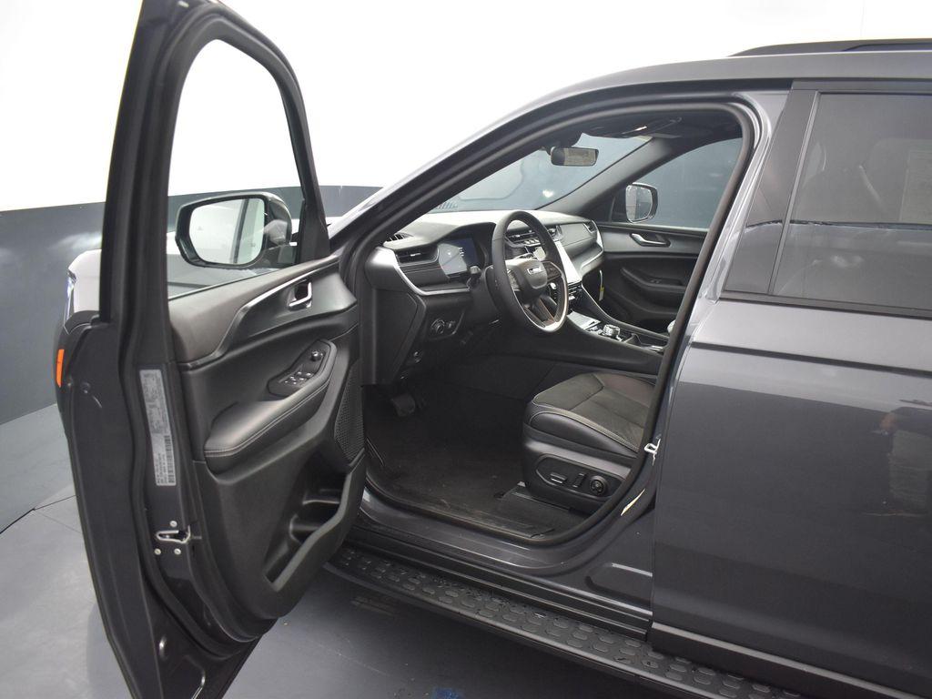 new 2025 Jeep Grand Cherokee L car, priced at $47,096