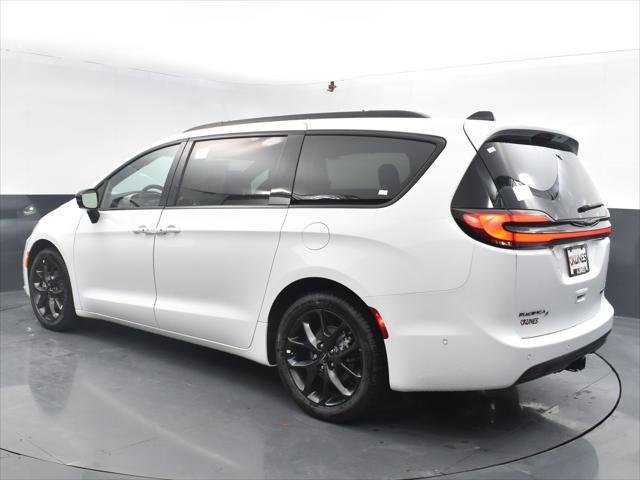 new 2024 Chrysler Pacifica car, priced at $50,214