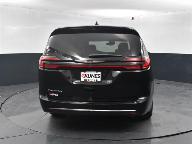 new 2025 Chrysler Pacifica car, priced at $41,024