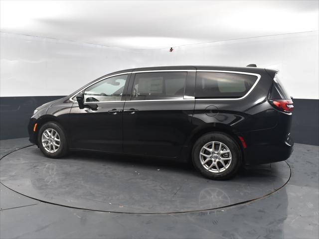 new 2025 Chrysler Pacifica car, priced at $41,024