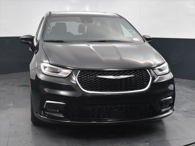new 2025 Chrysler Pacifica car, priced at $42,732