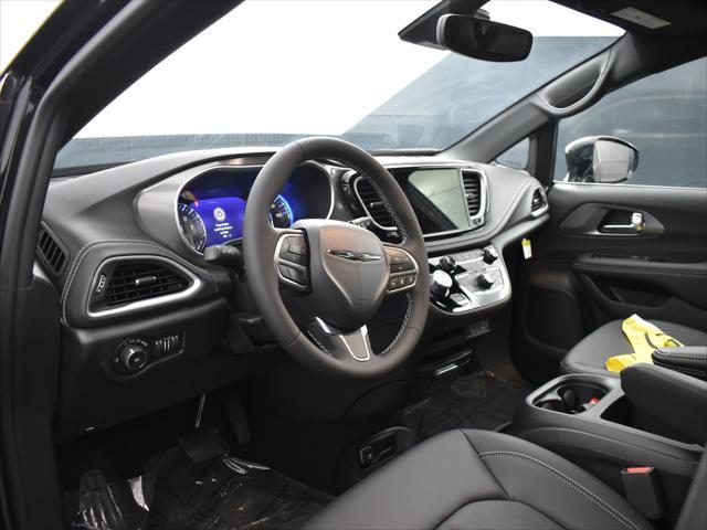 new 2025 Chrysler Pacifica car, priced at $42,732
