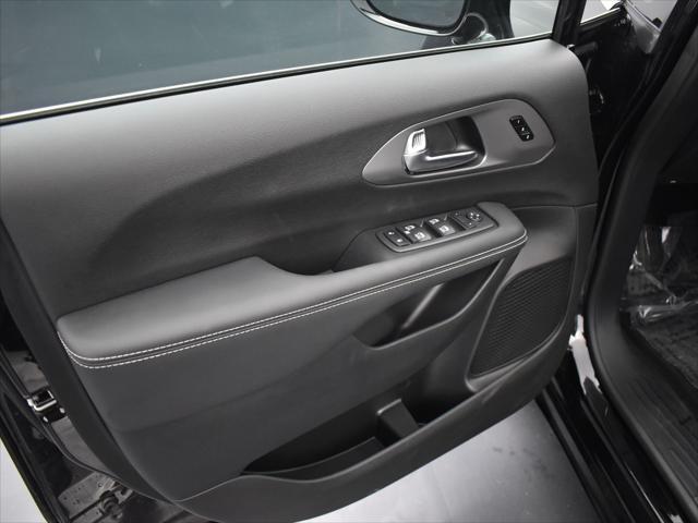 new 2025 Chrysler Pacifica car, priced at $42,732