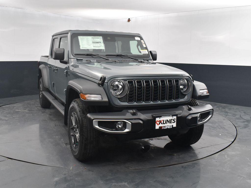 new 2025 Jeep Gladiator car, priced at $49,705