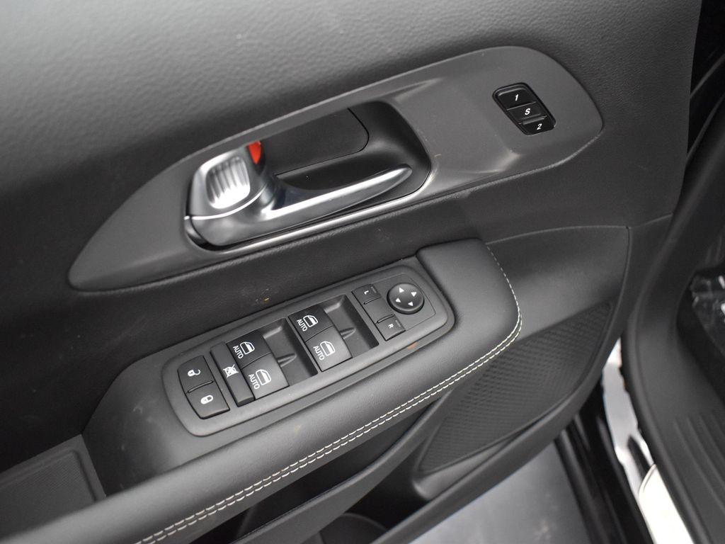 new 2025 Chrysler Pacifica car, priced at $48,073